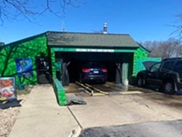 985 W Wise Rd, Schaumburg, IL for sale - Building Photo - Image 1 of 3