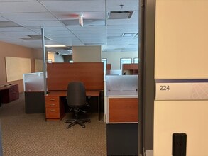 4000 4th St SE, Calgary, AB à louer Photo intérieure- Image 2 de 11