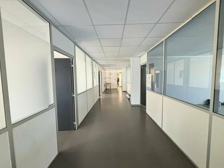 Flex dans Marseille à louer - Photo du bâtiment - Image 2 de 27