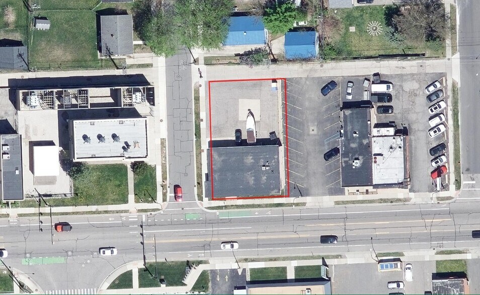 1805 E 9 Mile Rd, Ferndale, MI à vendre - Photo du bâtiment - Image 2 de 2