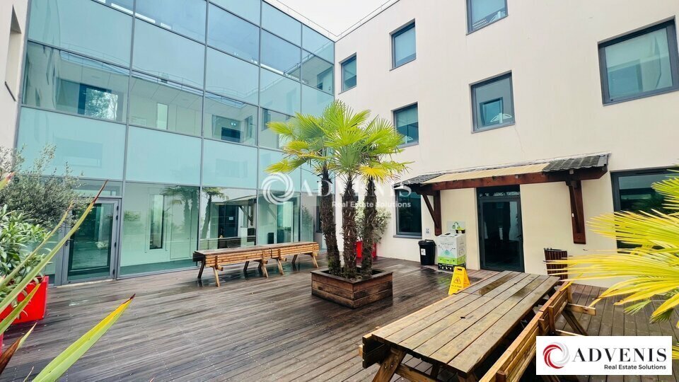 Office in Mérignac for lease - Building Photo - Image 1 of 12