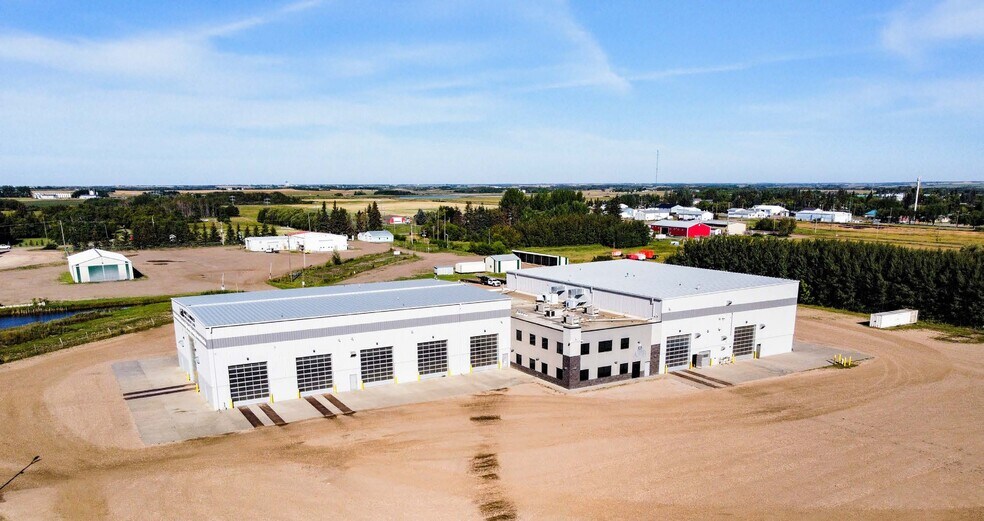 Industrial Facility portefeuille de 3 propriétés à vendre sur LoopNet.ca - Photo principale - Image 1 de 1