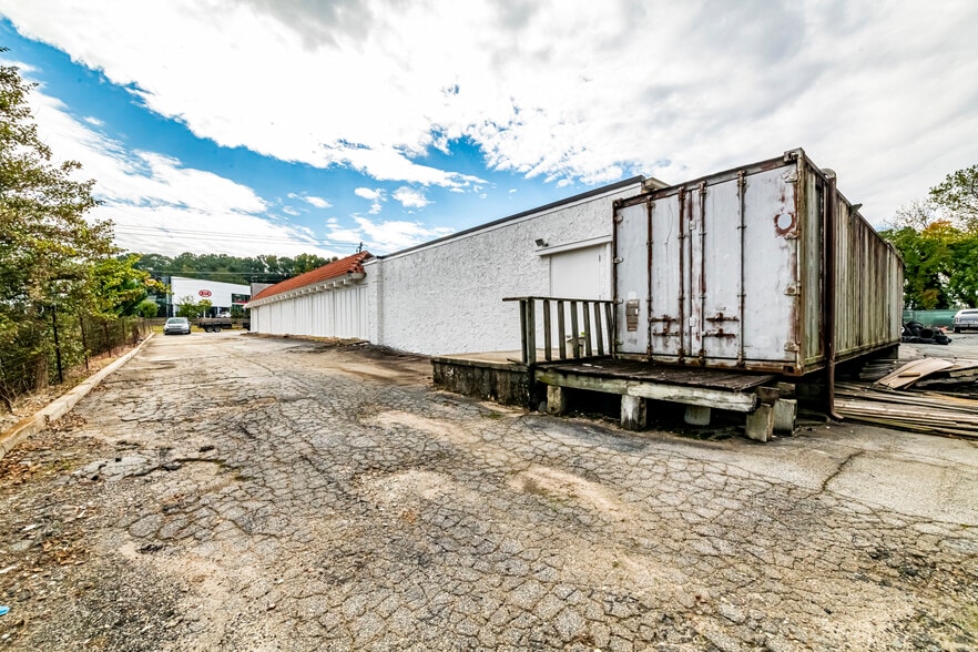 5640 Peachtree Industrial Blvd, Chamblee, GA for lease - Building Photo - Image 2 of 5
