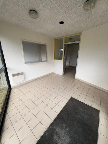 Office in Angers for lease - Interior Photo - Image 3 of 6