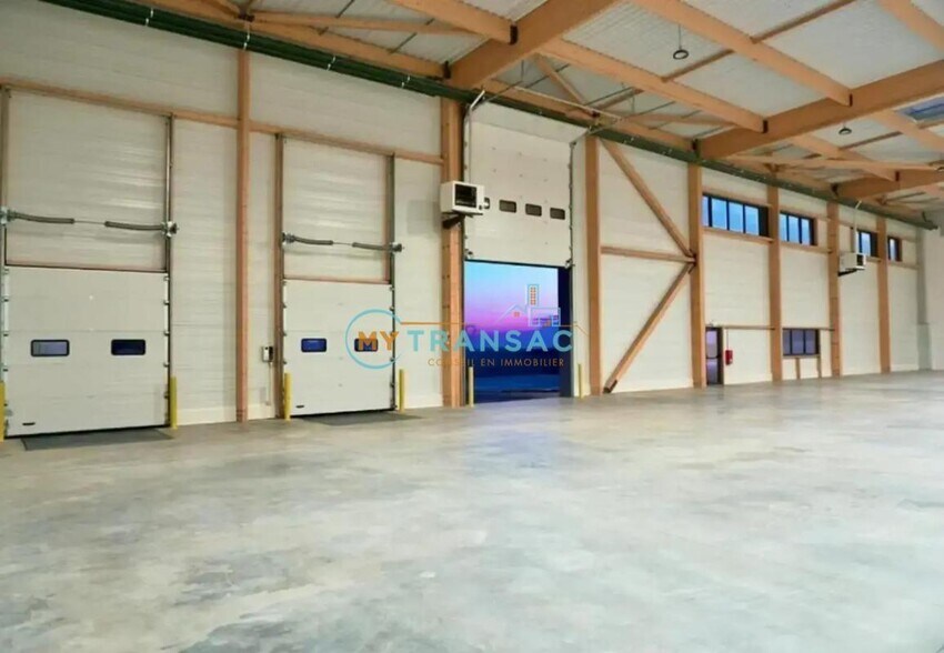 Flex in Louvres for lease - Interior Photo - Image 2 of 34