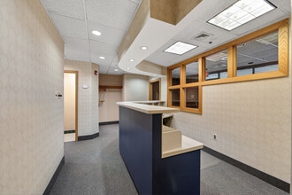 467 Pennsylvania Ave, Fort Washington, PA for lease Interior Photo- Image 2 of 13