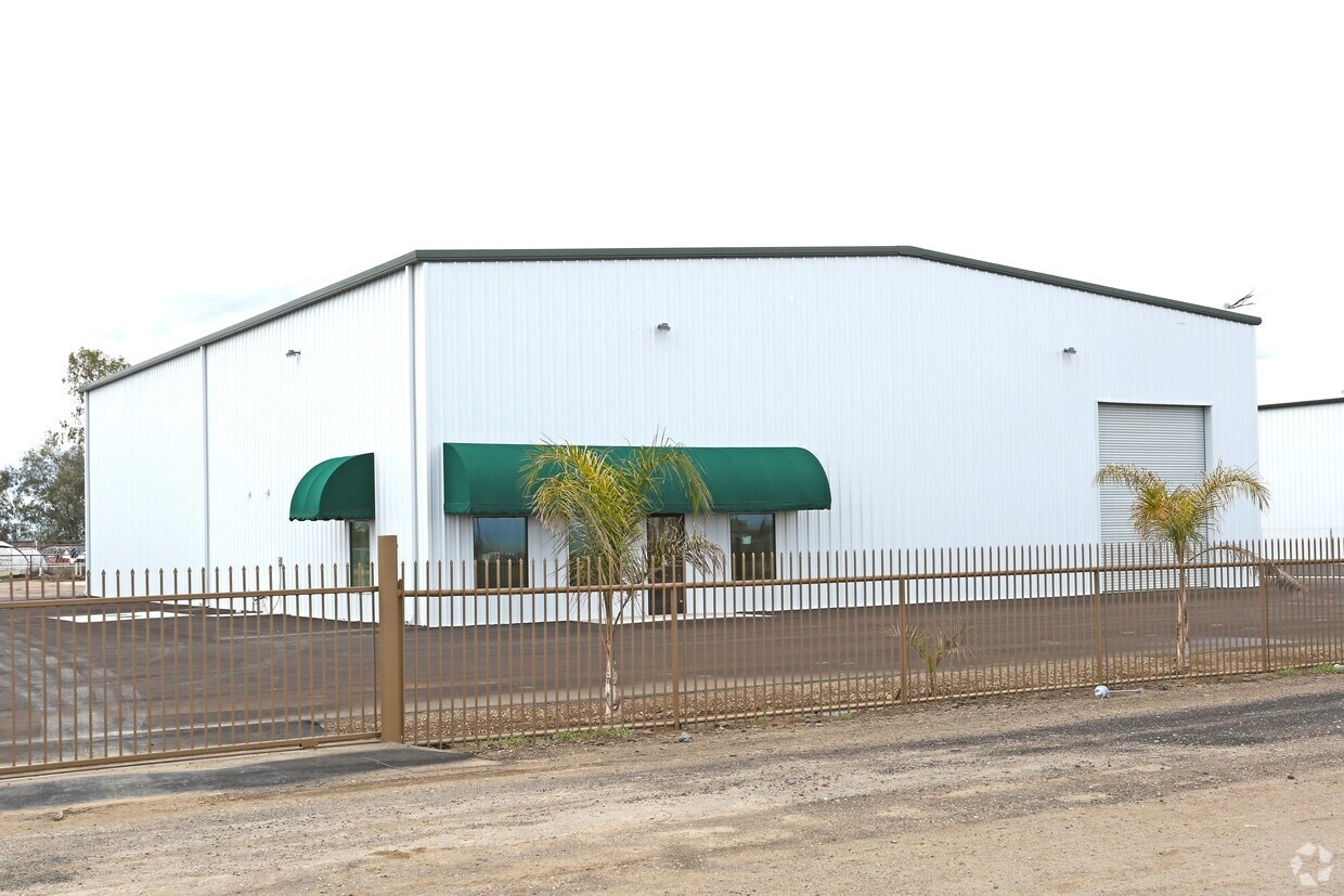 6717 Cherry ave, Bakersfield, CA for lease Building Photo- Image 1 of 9
