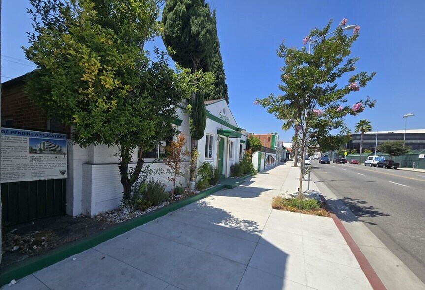 175-177 S Robertson Blvd, Beverly Hills, CA à louer - Photo du bâtiment - Image 3 de 31