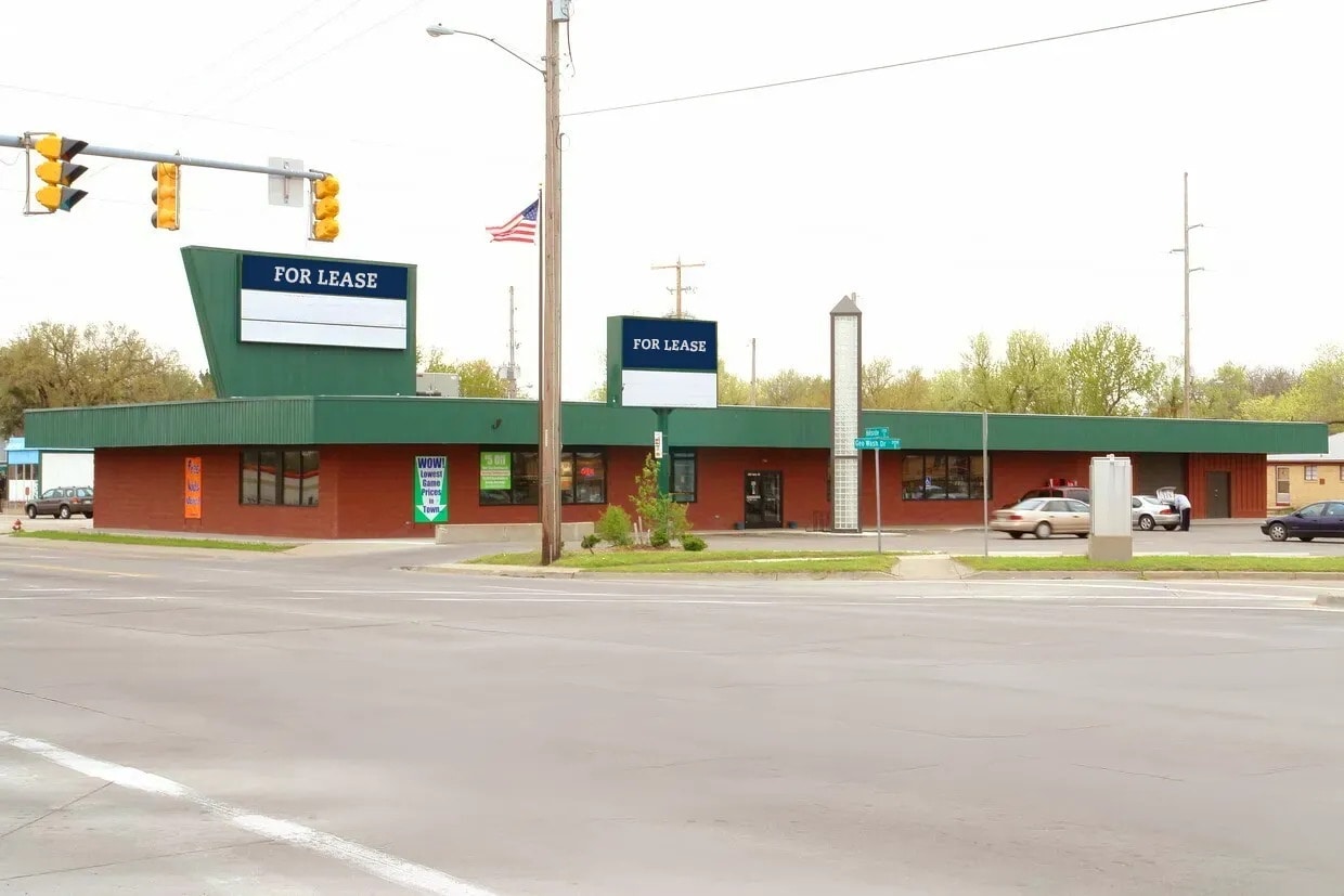 1759 S Hillside St, Wichita, KS for lease Building Photo- Image 1 of 5
