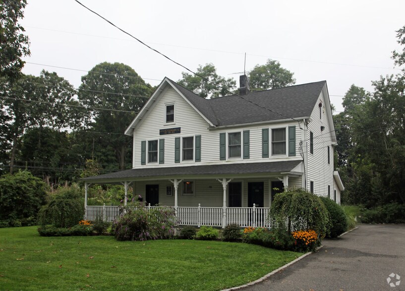 186 W Main St, Smithtown, NY à louer - Photo principale - Image 2 de 9