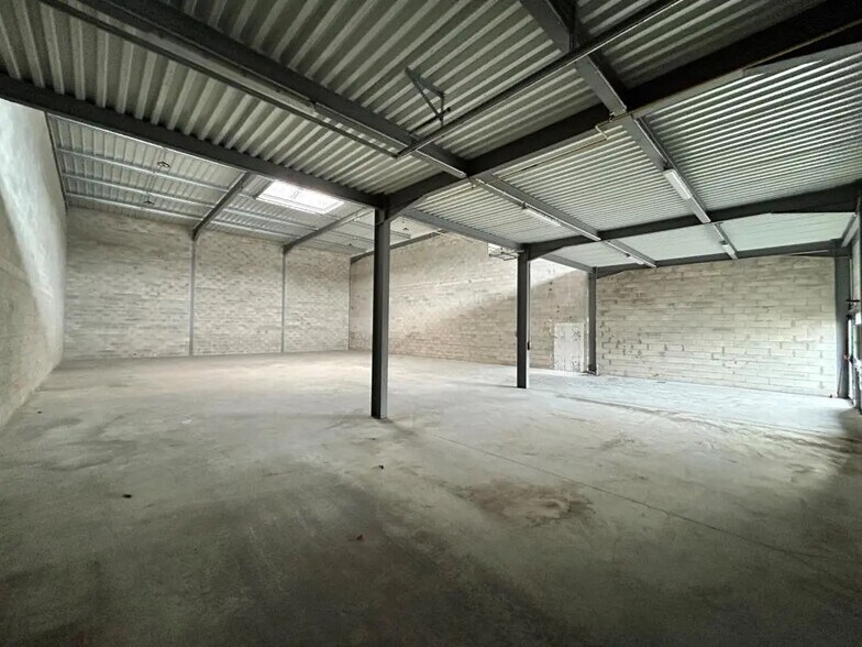 Flex in Aulnay-sous-Bois for lease - Interior Photo - Image 3 of 8
