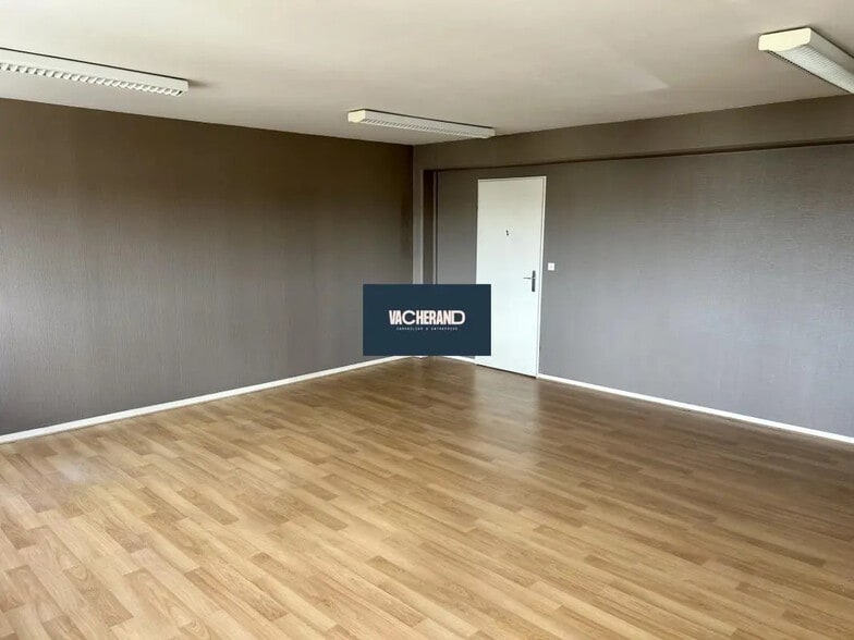 Office in VILLENEUVE-D'ASCQ for lease - Interior Photo - Image 2 of 4