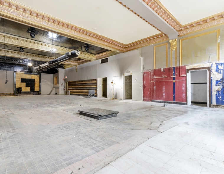 4465-4467 Boul Saint-Laurent, Montréal, QC à louer - Photo du bâtiment - Image 2 de 6