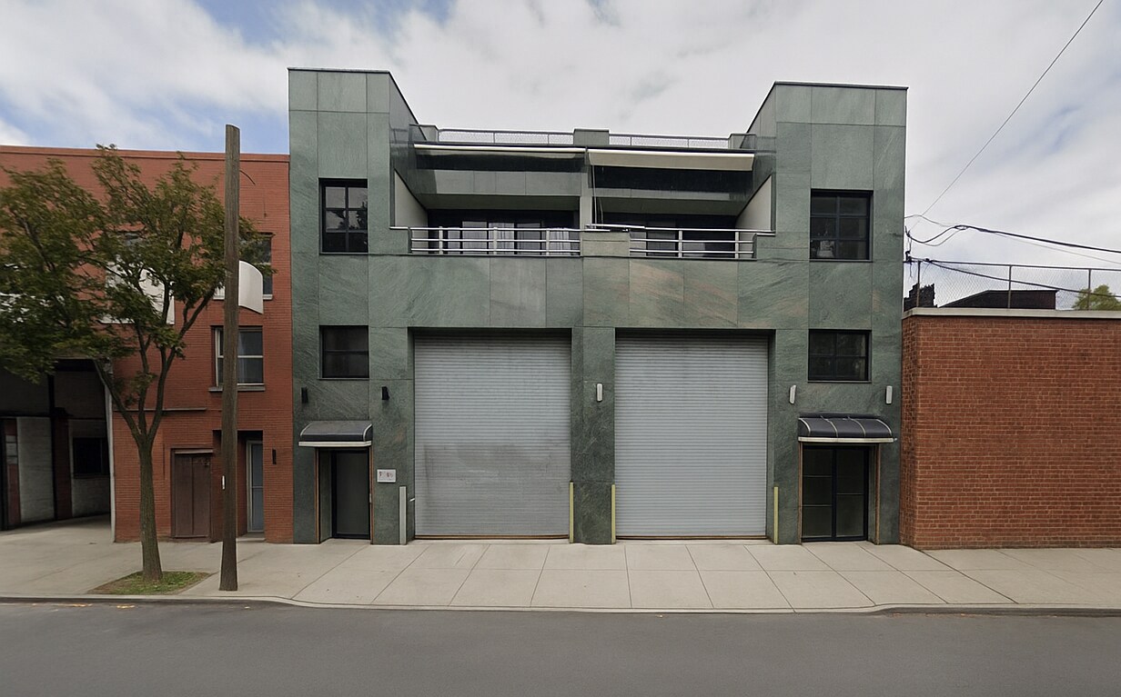 24-24 49th St, Astoria, NY à vendre Photo du bâtiment- Image 1 de 8