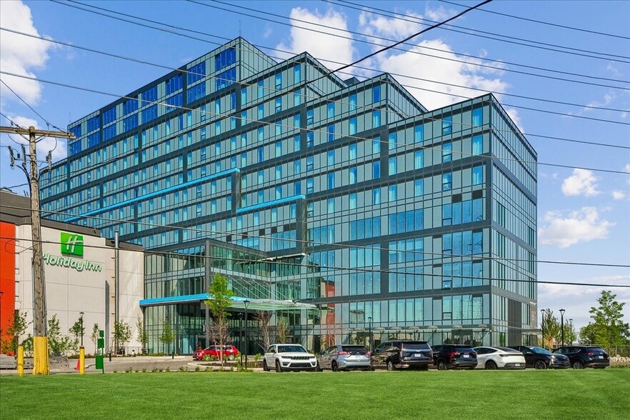 988 Martin Grove Rd, Toronto, ON à vendre - Photo du bâtiment - Image 3 de 6