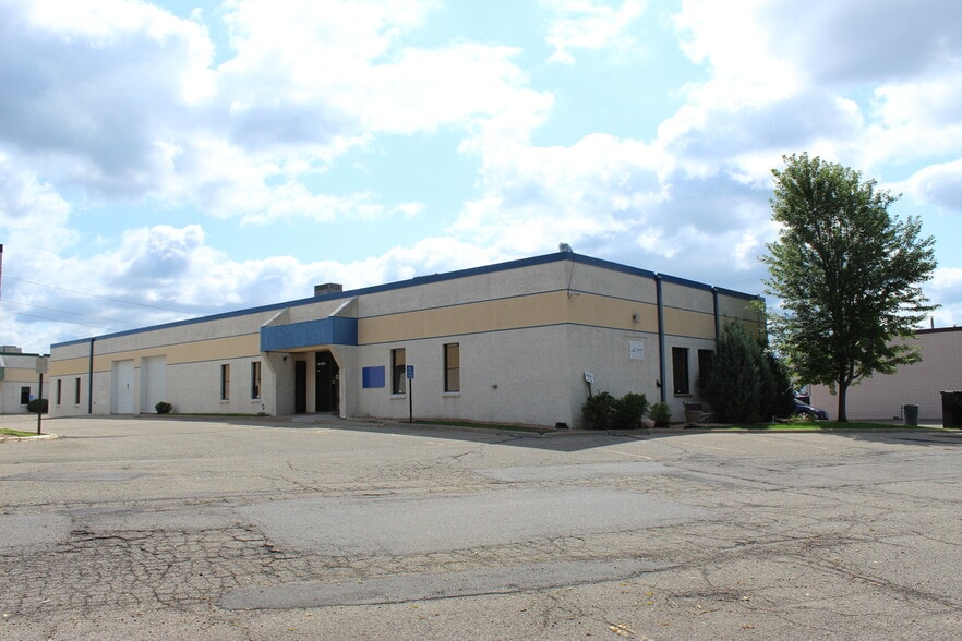 6126-6158 Olson Memorial Hwy, Golden Valley, MN à louer - Photo du bâtiment - Image 2 de 14