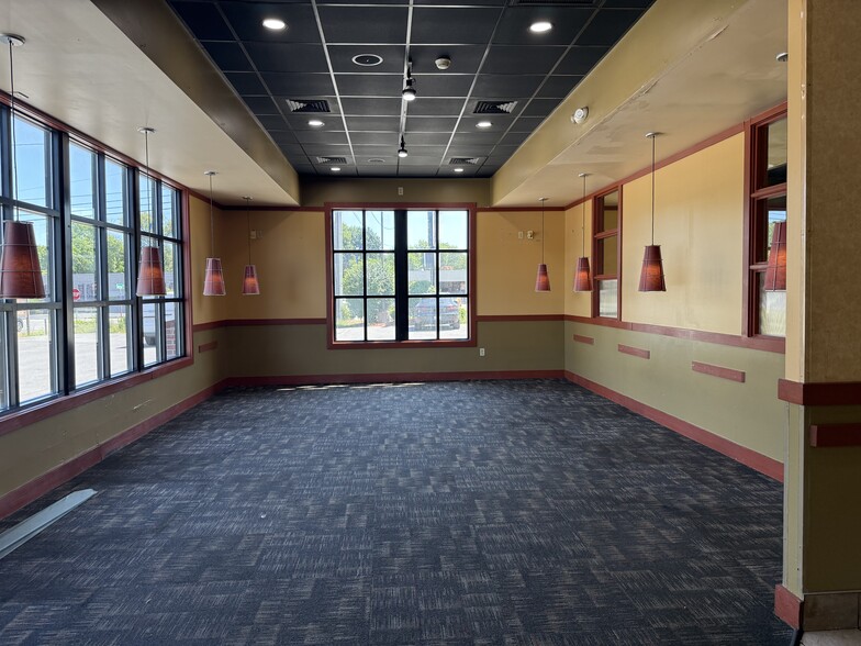 7801 Brewerton Rd, Cicero, NY for lease - Building Photo - Image 2 of 11