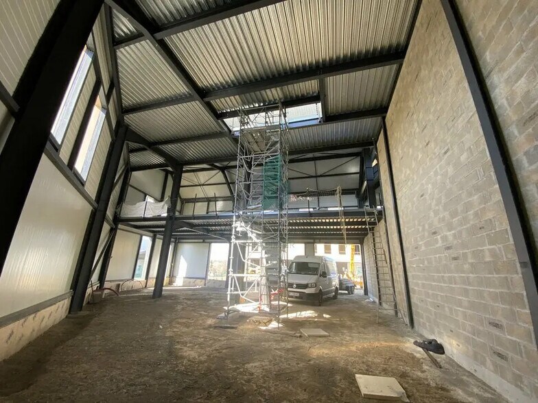 Local d'activités dans Groslay à vendre - Photo du bâtiment - Image 3 de 9