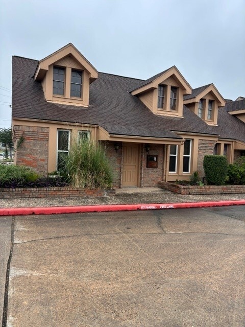 6910 Bellaire Blvd, Houston, TX 77074 - Unité 11 -  - Photo intérieure - Image 1 of 2