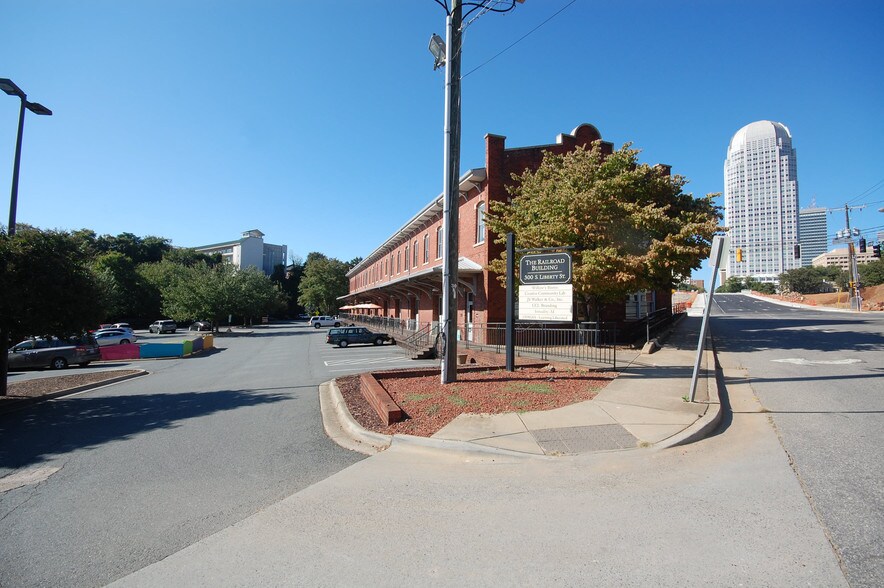 300 S Liberty St, Winston-Salem, NC for lease - Primary Photo - Image 1 of 2