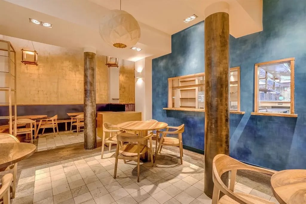 Retail in Paris for lease Interior Photo- Image 1 of 6