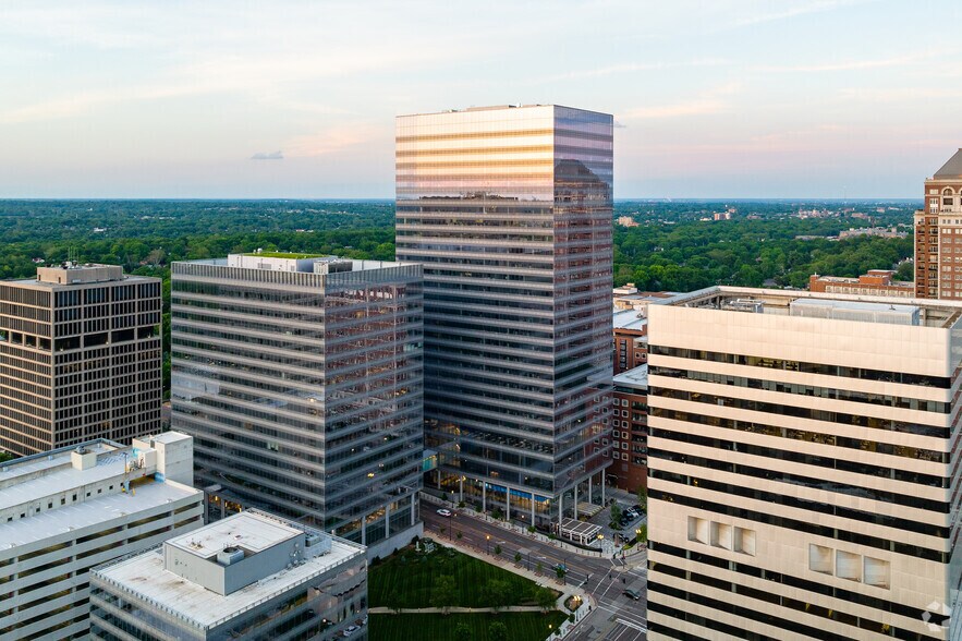 7676-7638 Forsyth Blvd, Clayton, MO à louer - Photo du bâtiment - Image 3 de 8