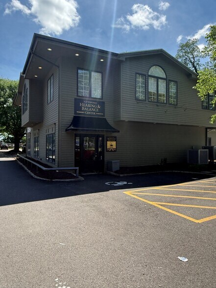 56 N Main St, Pittsford, NY à louer - Photo du bâtiment - Image 3 de 5