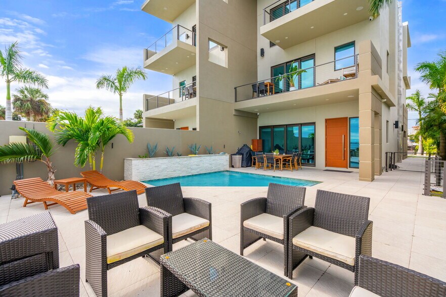 1807 Riverview Dr, Melbourne, FL à vendre - Photo du bâtiment - Image 2 de 8