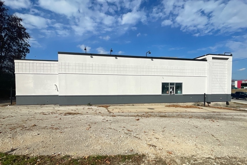 3827 Indiana 37, Mitchell, IN for sale - Building Photo - Image 2 of 4