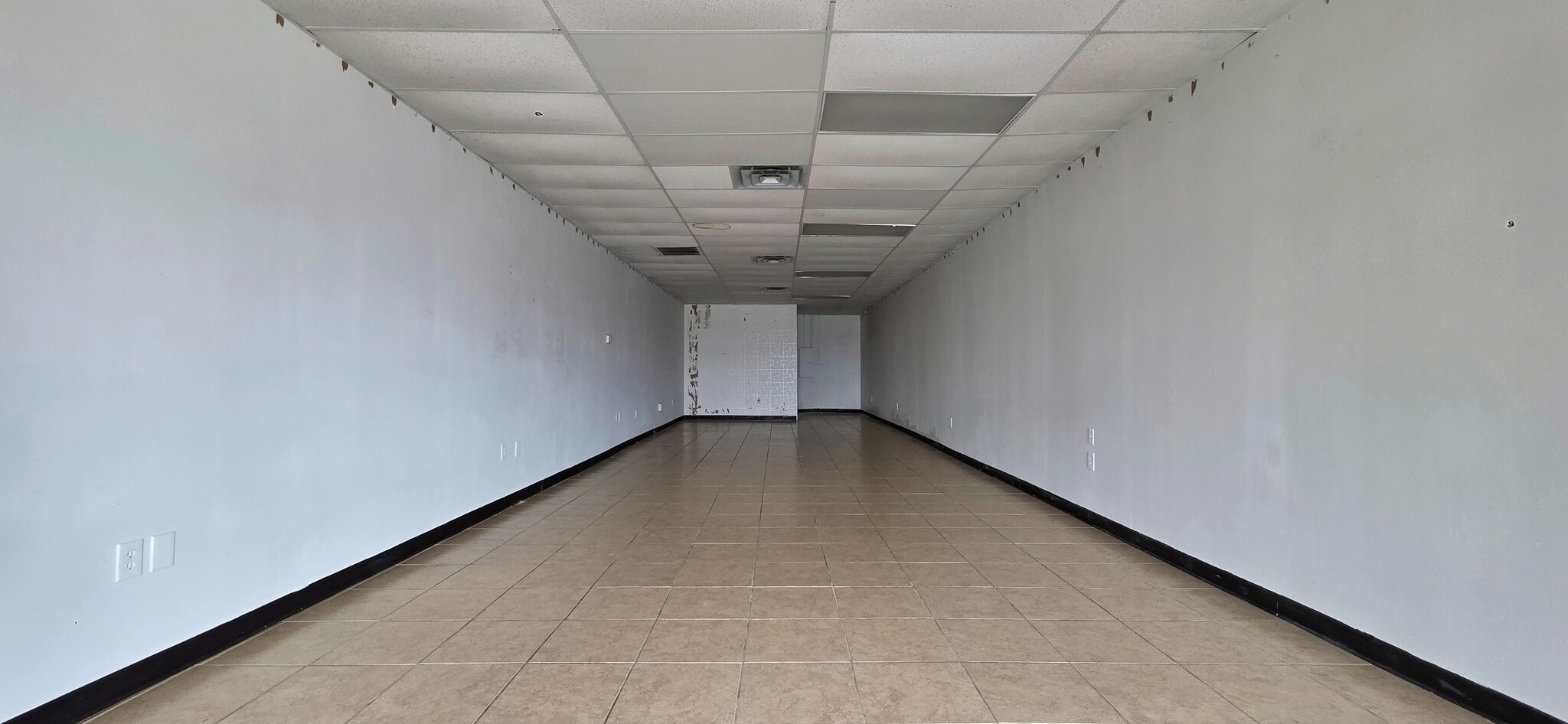 918 W Southmore Ave, Pasadena, TX for lease Interior Photo- Image 1 of 3