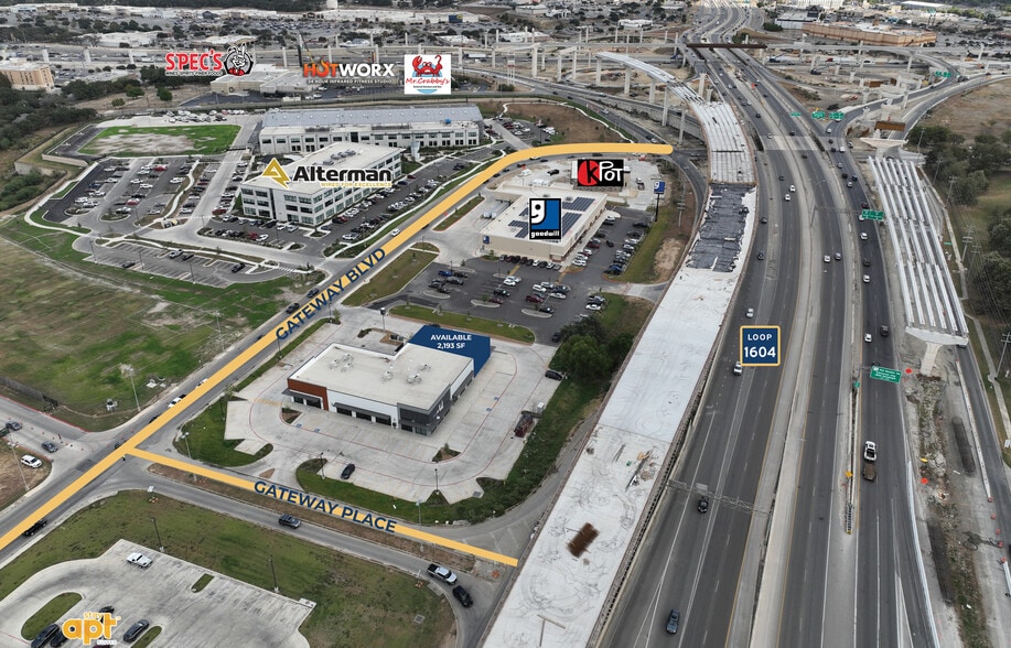 7689 N Loop 1604, Live Oak, TX à louer - Photo du bâtiment - Image 2 de 6