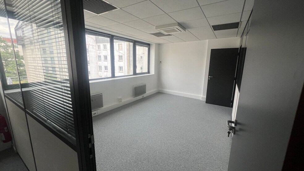 Office in Boulogne-Billancourt for lease - Interior Photo - Image 3 of 13