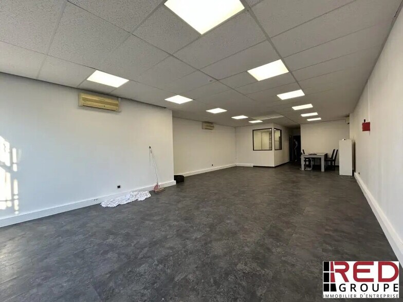 Office in Aix-en-Provence for lease - Building Photo - Image 3 of 5