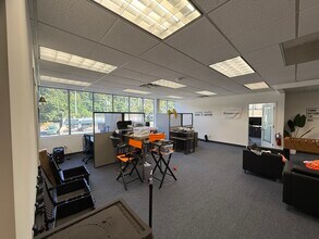 150 Woodbury Rd, Woodbury, NY à louer Photo intérieure- Image 1 de 4