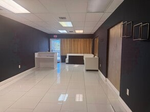 17325 NW 27th Ave, Miami Gardens, FL à louer Photo intérieure- Image 1 de 4