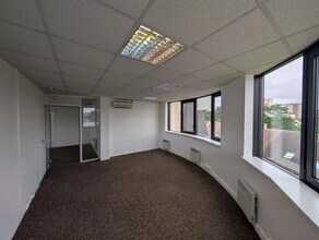 3 Boulevard De La Gare, Saint-Gratien for lease Interior Photo- Image 2 of 6