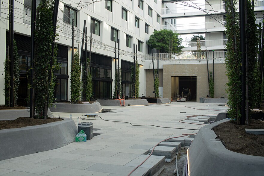 200 Mesnager St, Los Angeles, CA à louer - Photo du bâtiment - Image 3 de 17