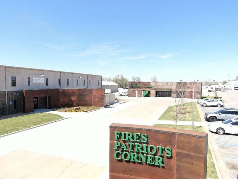 2 SE Lee Blvd, Lawton, OK for lease - Building Photo - Image 3 of 17