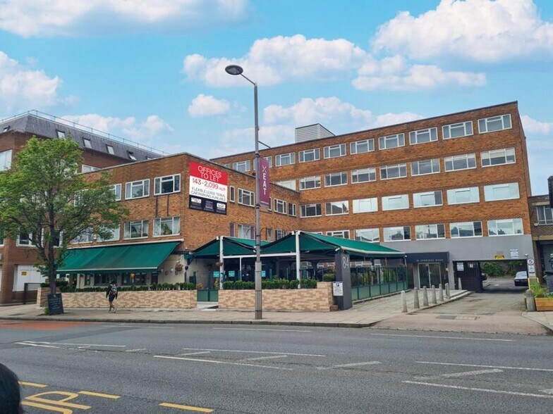 84 Uxbridge Rd, Londres à louer - Photo du bâtiment - Image 2 de 8