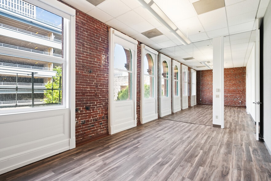 920 SW 3rd Ave, Portland, OR for lease - Building Photo - Image 3 of 13