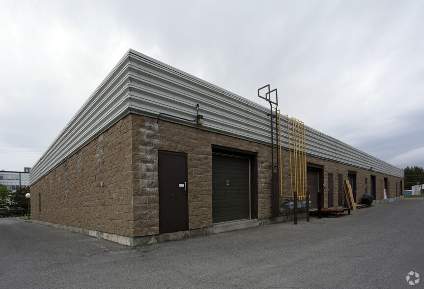 195-215 Menten Pl, Ottawa, ON à louer - Photo du bâtiment - Image 3 de 3