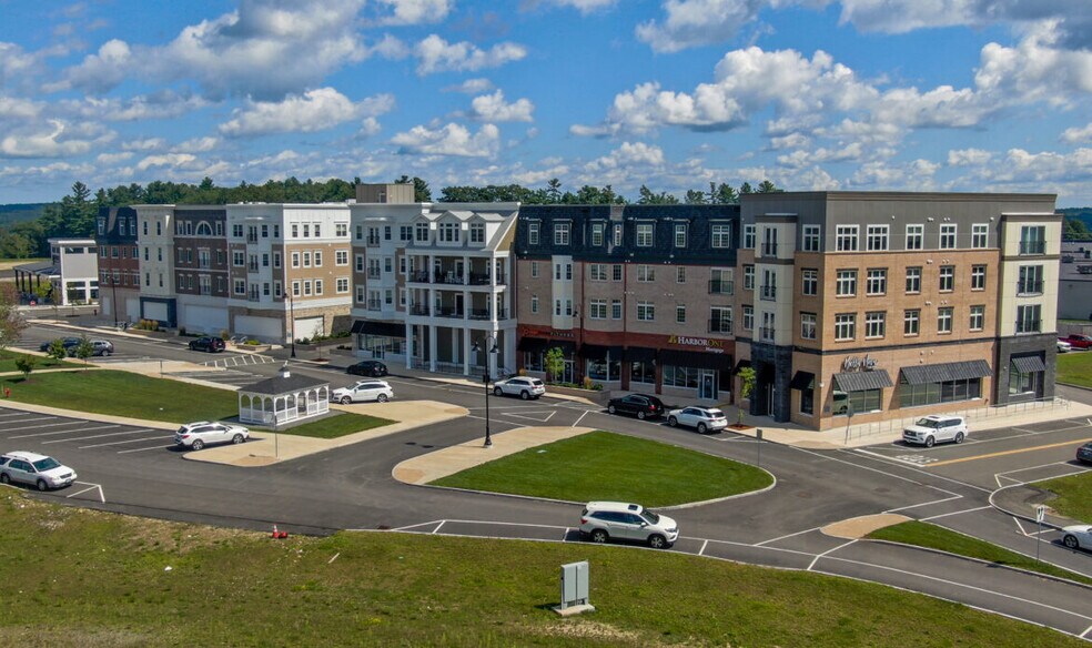 30 Main St, Londonderry, NH à louer - Photo du bâtiment - Image 2 de 2
