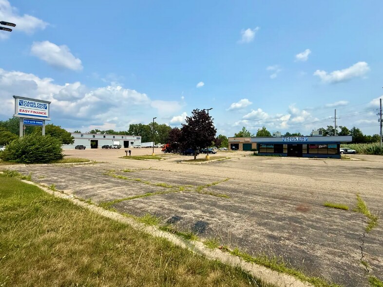1315 S Waverly Rd, Lansing, MI à vendre - Photo du bâtiment - Image 2 de 22