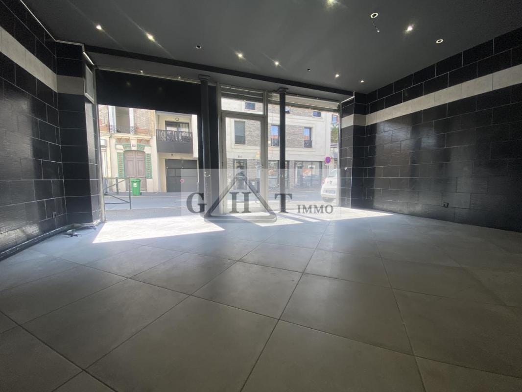Retail in Alfortville for sale Interior Photo- Image 1 of 5