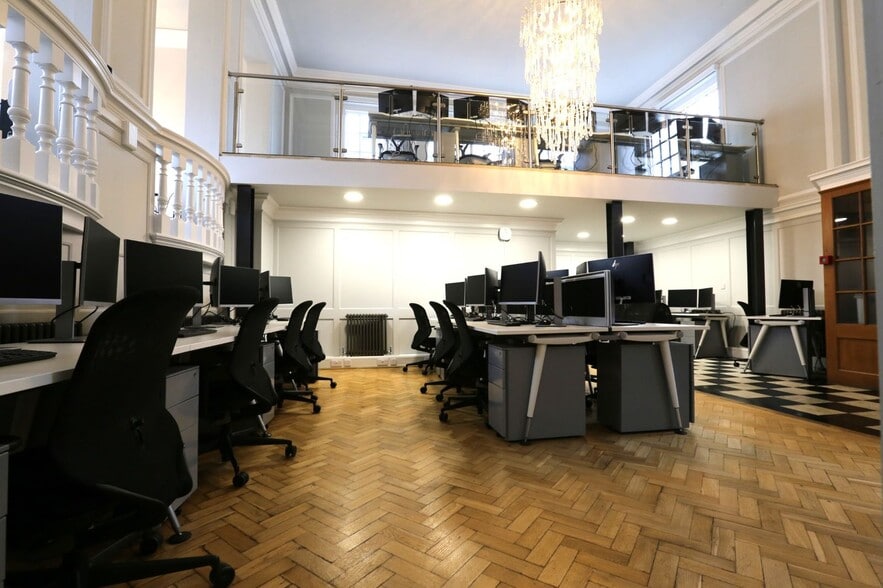 26-28 High Street, Warwick for lease - Building Photo - Image 2 of 12