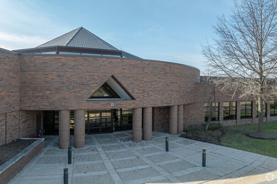 701 S Waverly Rd, Holland, MI à louer - Photo du bâtiment - Image 3 de 7