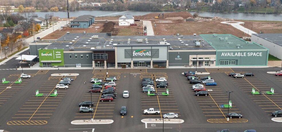 800 E Maes Ave, Kimberly, WI à louer - Photo du bâtiment - Image 1 de 3