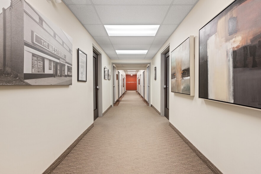 381 Richmond Rd, Ottawa, ON for lease - Building Photo - Image 3 of 14