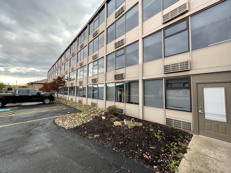 624 Lysle Blvd, Mckeesport, PA for sale - Building Photo - Image 2 of 33