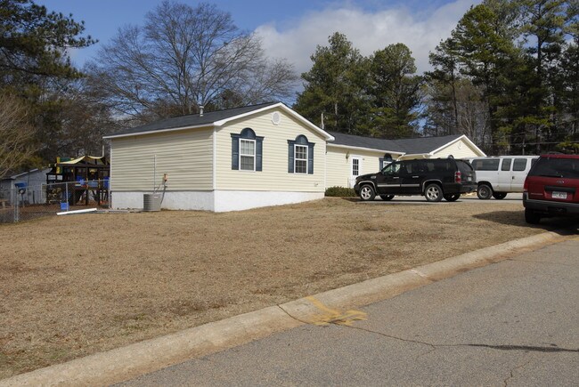 Plus de détails pour 509 Bavarian Dr, Palmetto, GA - Commerce de détail à vendre